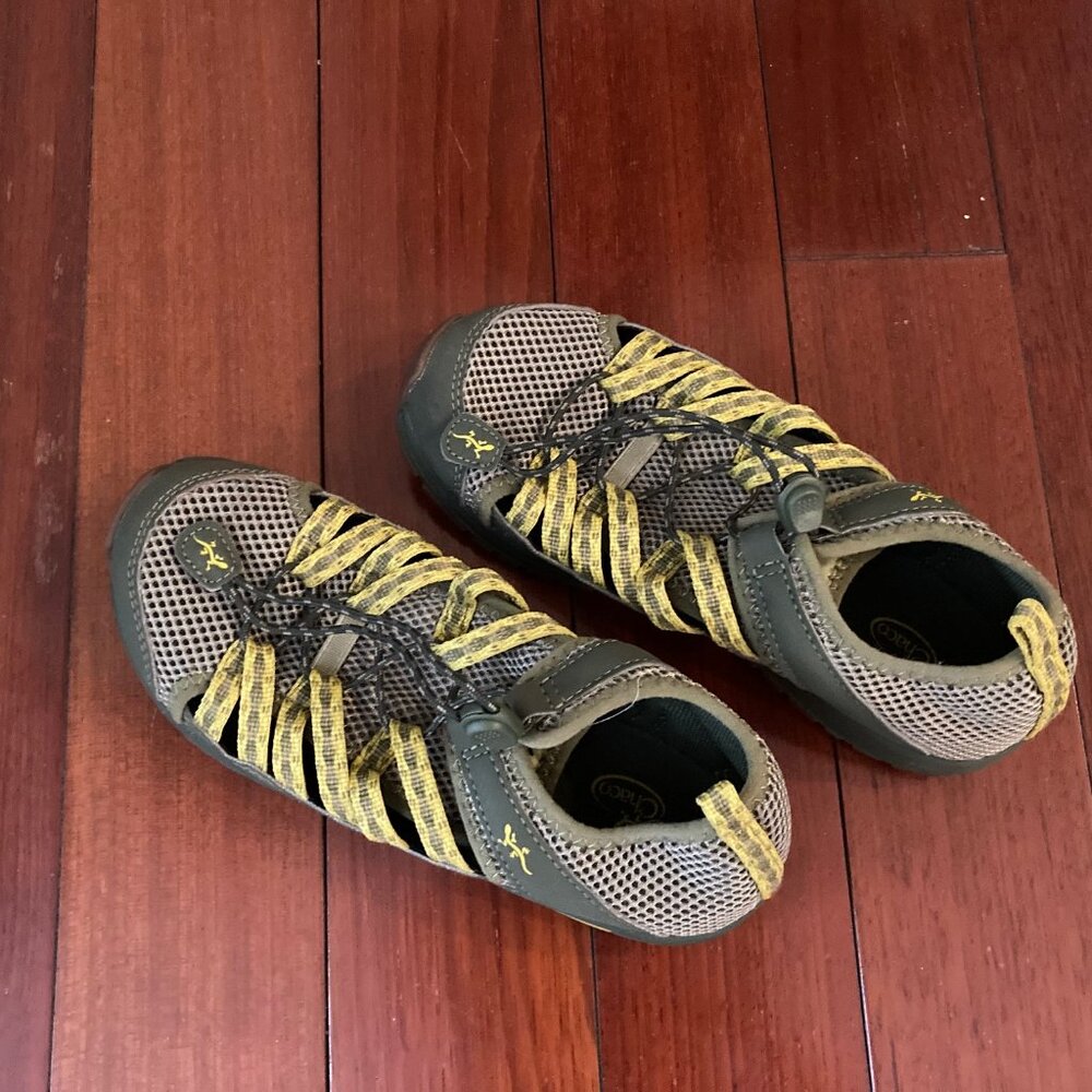 Boys Chaco sports water shoes Sz 3